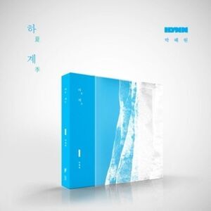 Hynn - Summer - incl. 48pg Booklet, 3pc Photocard Set + Random Photocard